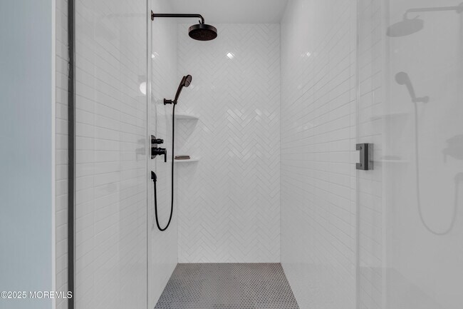 Building Photo - 2118 Edgewood Pl