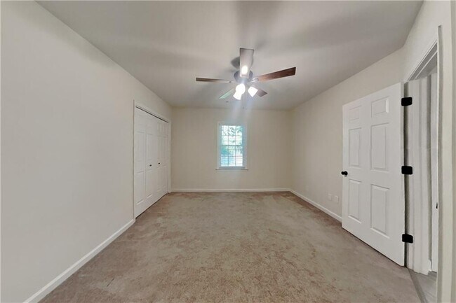 Building Photo - 11925 N Hickory Trace