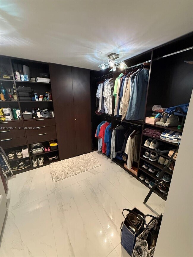 Building Photo - 400 Sunny Isles Blvd