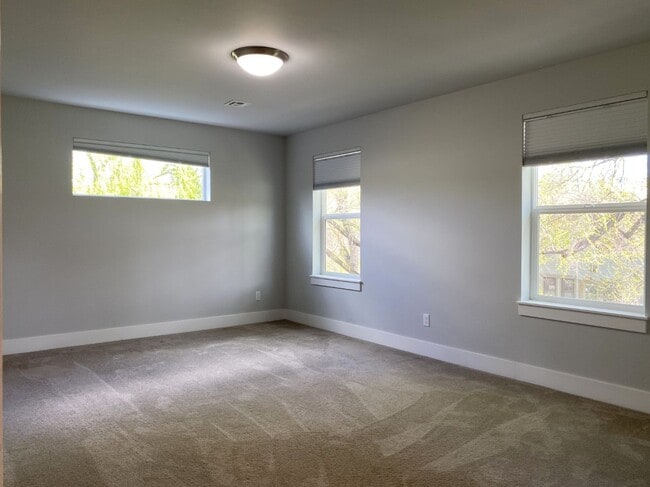Building Photo - 1328 Wasco St