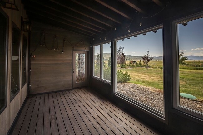 Building Photo - Ranch home in Kamas