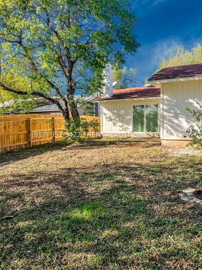 Building Photo - 8305 Forest Ridge Dr