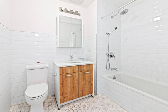 Building Photo - 519 W 45th St