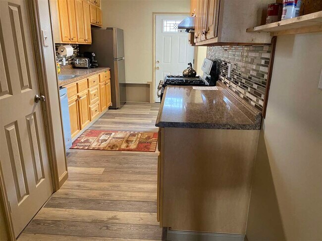 Building Photo - 163 Jewett Ave