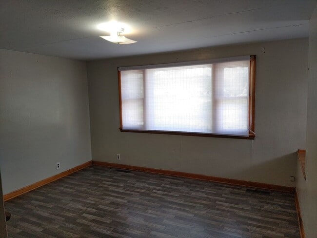 Building Photo - 812 Grafton St