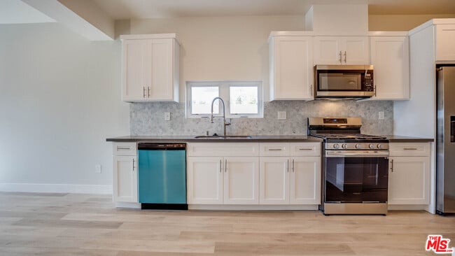 Building Photo - 608 N Gramercy Pl