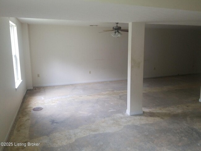 Building Photo - 737 Andra Dr