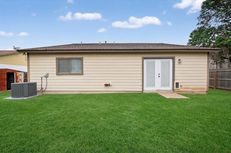 Building Photo - 9930 Trendwood