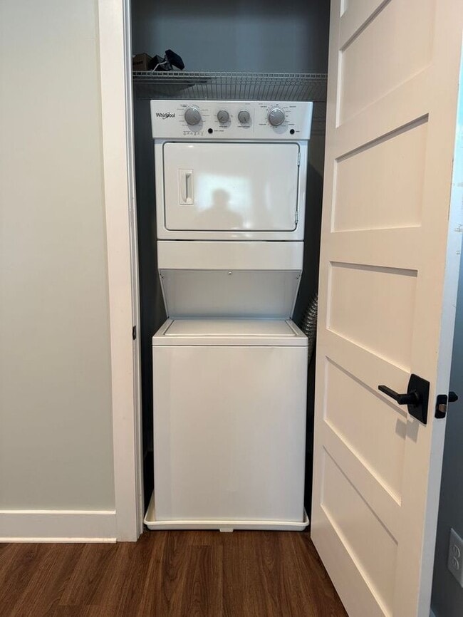 Building Photo - Modern 2 Bedroom Condo in the Heart of Melrose