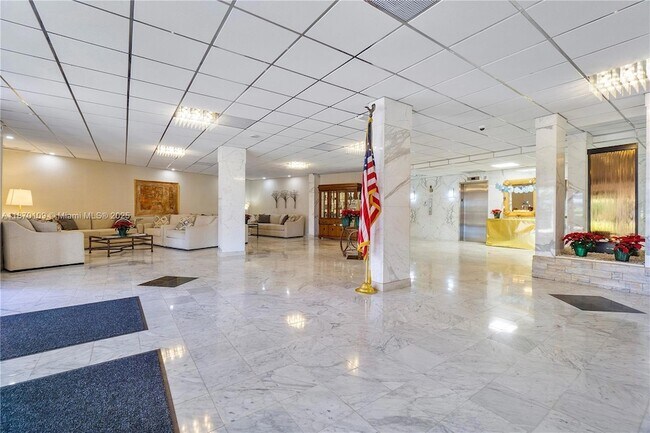 Building Photo - 2851 S Ocean Blvd