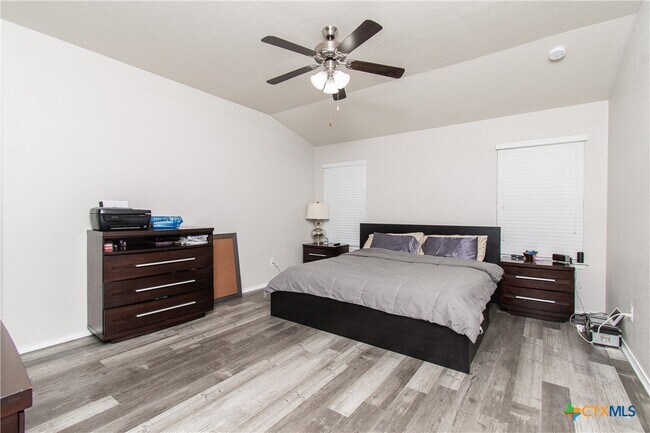 Building Photo - 705 Rowdy Dr