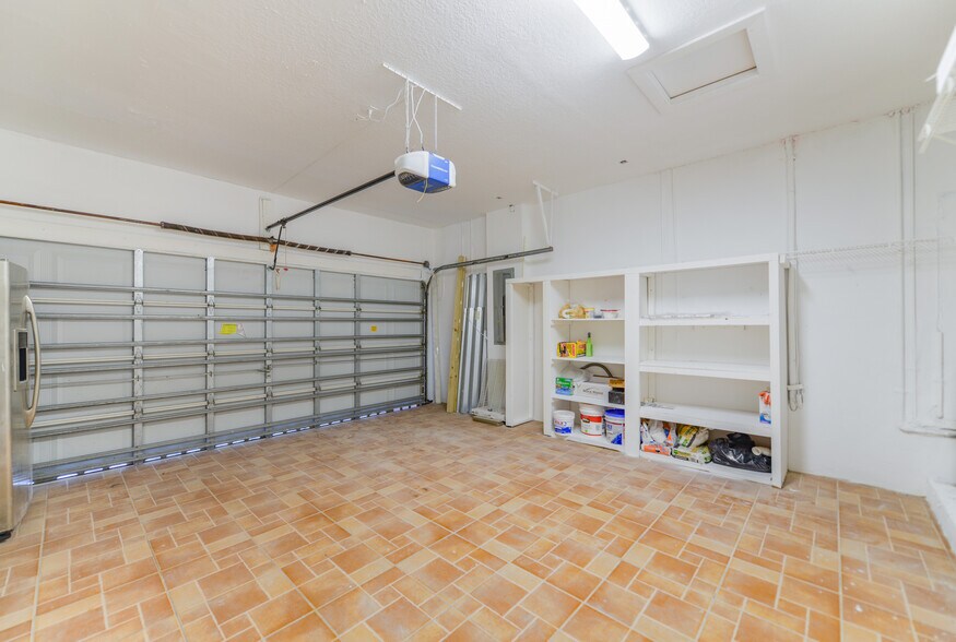 Building Photo - 5290 SW 134th Ave