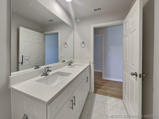 Building Photo - 849 SW Trouville Ave