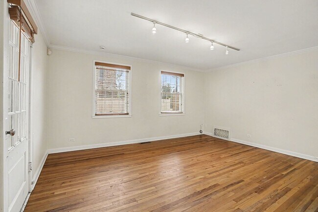 Building Photo - Charming Montclair Patio Home | 2 Bed | Private Yard