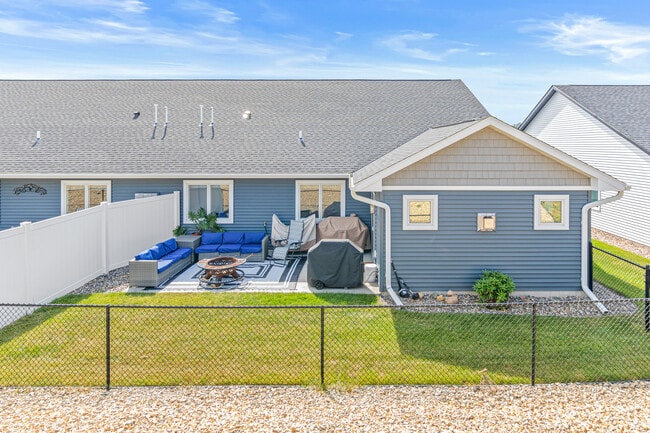 Building Photo - 898 Brentwood Cir