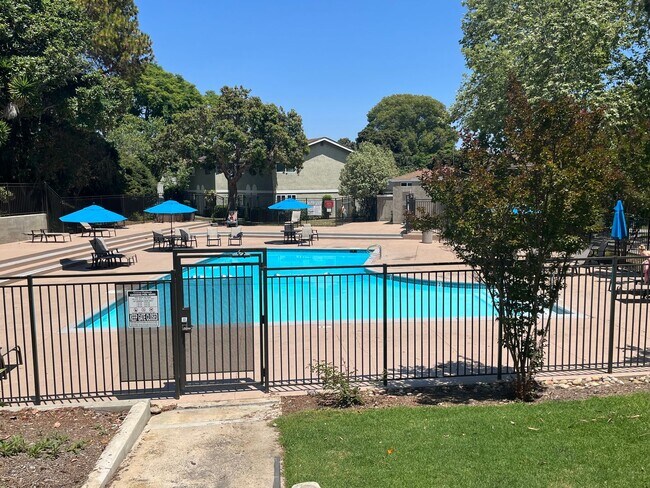 Building Photo - La Jolla Townhome For Rent