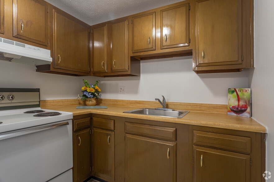 Ridgewood House 6630 State Rd Parma OH 44134 Apartment Finder