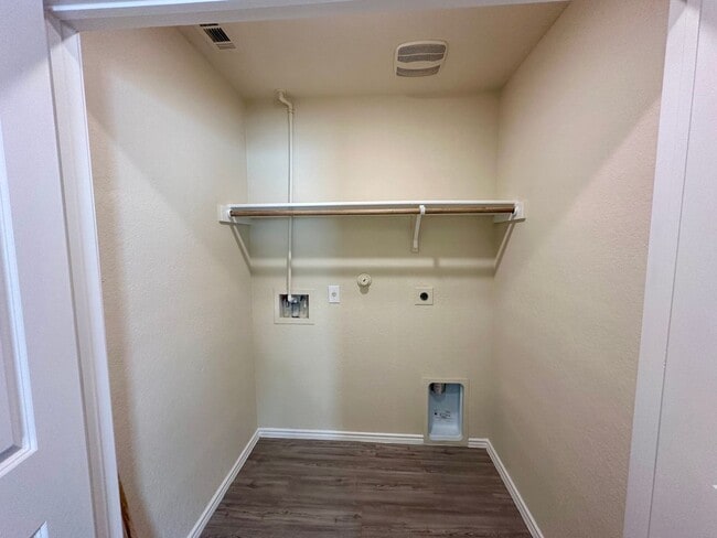 Building Photo - *Cozy 3/2 Single Story on Greenbelt* Gas C...