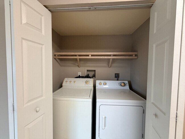 Building Photo - 2 Bedroom 1 Bath Duplex In Cape Coral