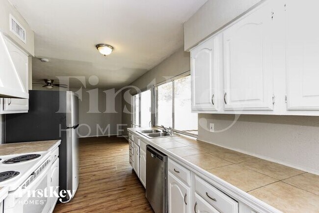 Building Photo - 3537 Rockcrest Dr