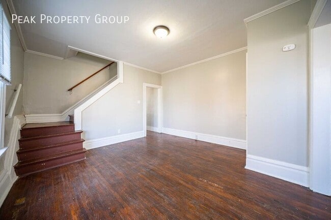 Building Photo - 1484 Summit St