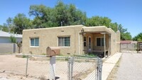 Building Photo - Delightful 3 Bedroom, 1 Bathroom Home in t...