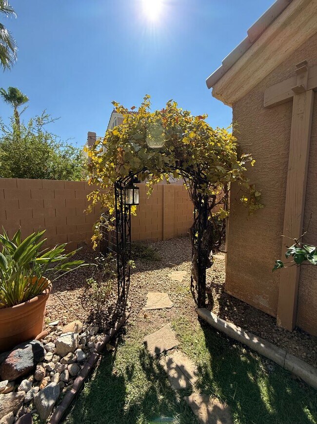 Building Photo - Gated Northshore Community Single Story Three Bedroom plus Den