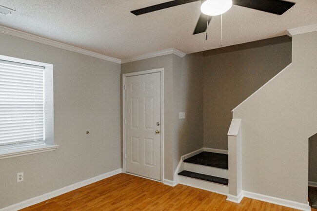 Building Photo - 215 Jennings Mill Rd