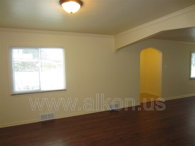 Building Photo - 621 Brierly Ln