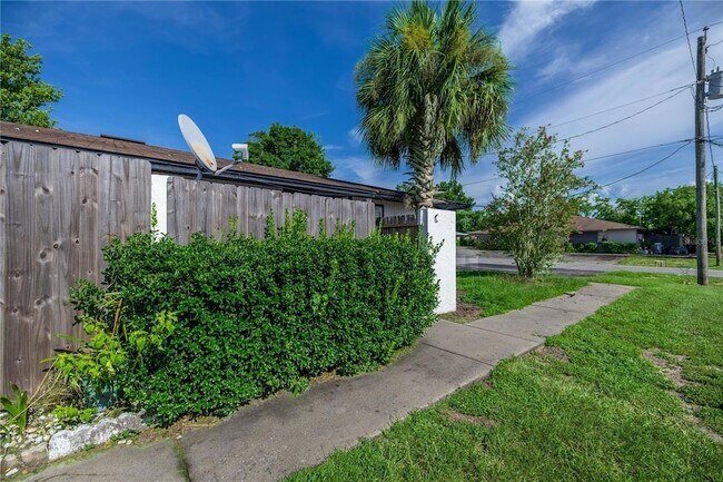 Building Photo - 5395 SE 30th Pl