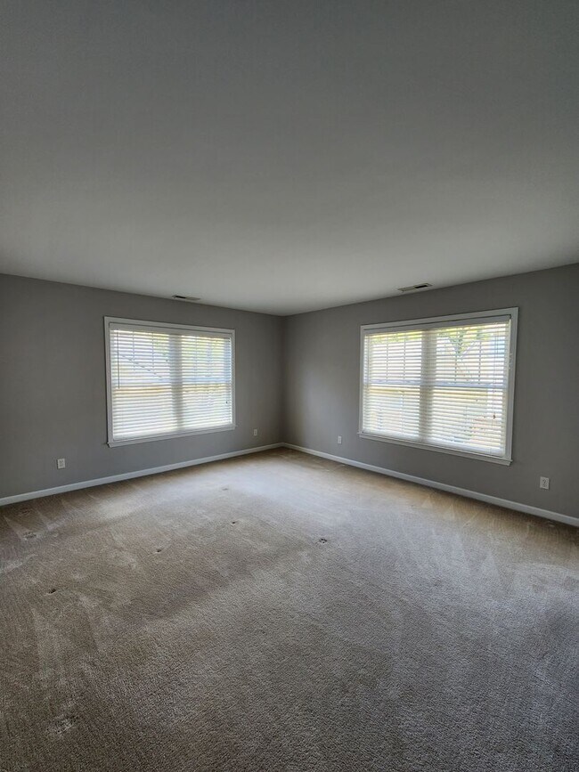 Building Photo - 14 Cherry Laurel Ln
