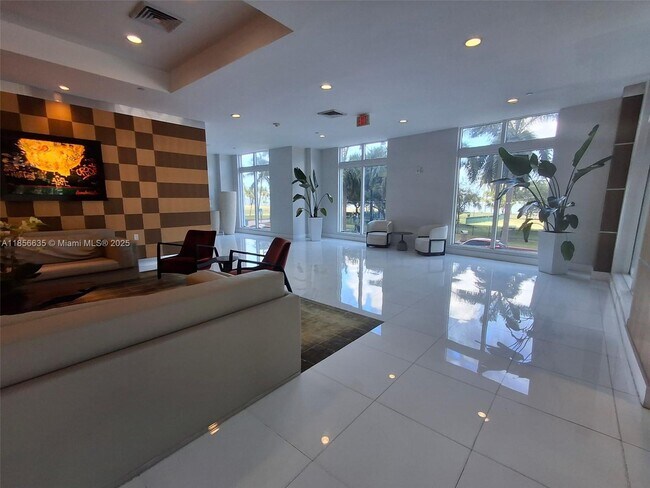 Building Photo - 1800 N Bayshore Dr