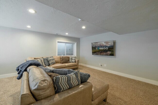 Building Photo - 5032 Bear Trap Dr