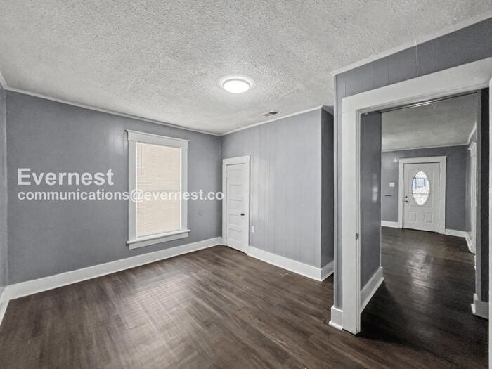 Building Photo - 749 Bey St