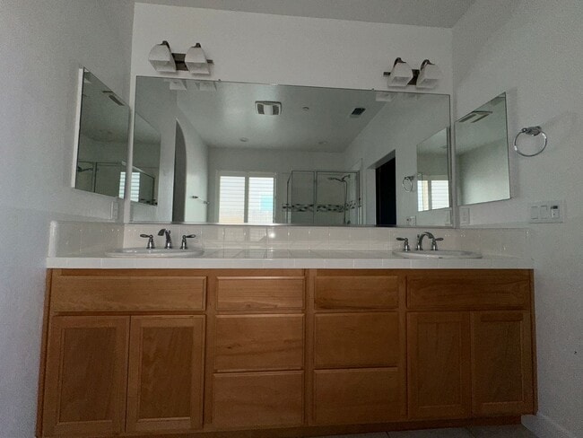 Building Photo - NW Visalia Home Coming Soon!