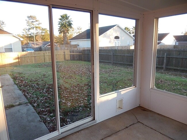 Building Photo - 600 Ponderosa Cir