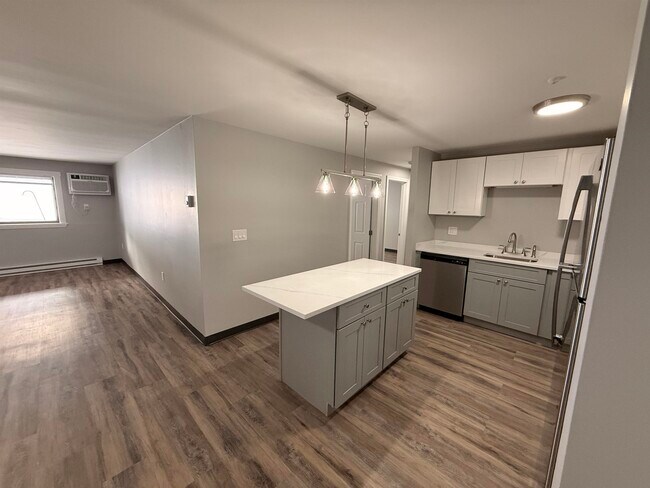 Building Photo - 95 Powers St