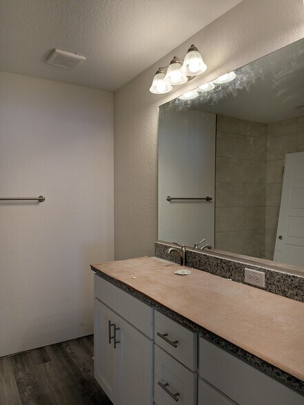 Building Photo - 9127 N Justa Dr