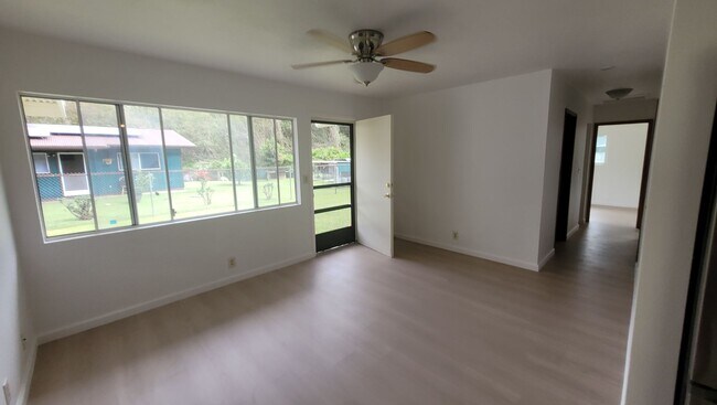 Building Photo - Bright Remodeled 3BR Home – Move-In Ready Now w/ Fenced Yard + Garage