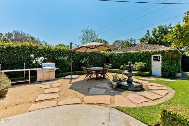 Building Photo - 807 N Doheny Dr