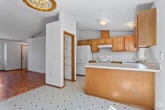 Building Photo - Secluded 3 bedroom 2 bath home close to Wo...