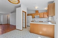 Building Photo - Secluded 3 bedroom 2 bath home close to Wo...