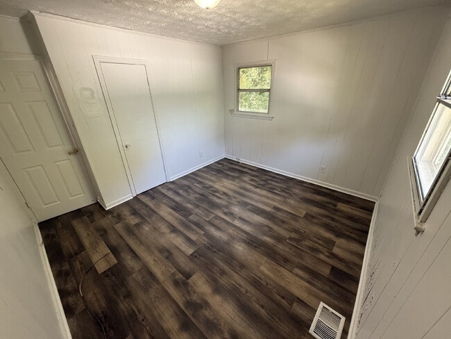 Building Photo - 721 English St