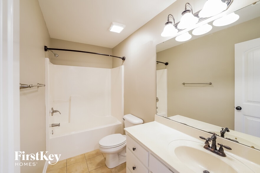 Building Photo - 145 Pine Ct