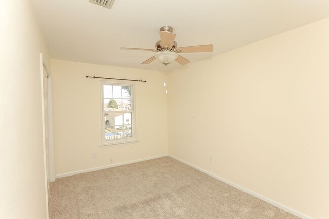 Building Photo - Spacious 4BR Home with a Fenced Yard & Jetted Tub