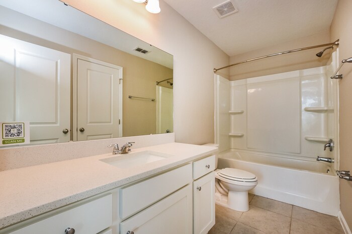 Building Photo - 2705 Island Pond Dr