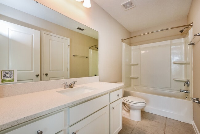 Building Photo - 2709 Island Pond Dr