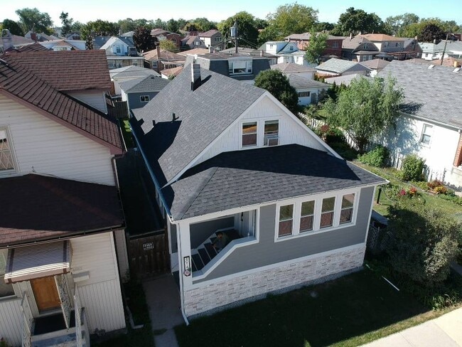 Primary Photo - 4014 N Octavia Ave