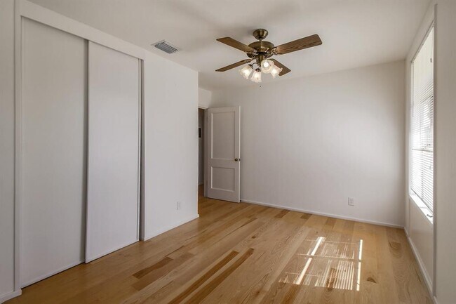 Building Photo - 1515 Corona Dr