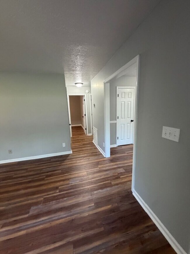 Building Photo - 431 Sentry Oaks Dr